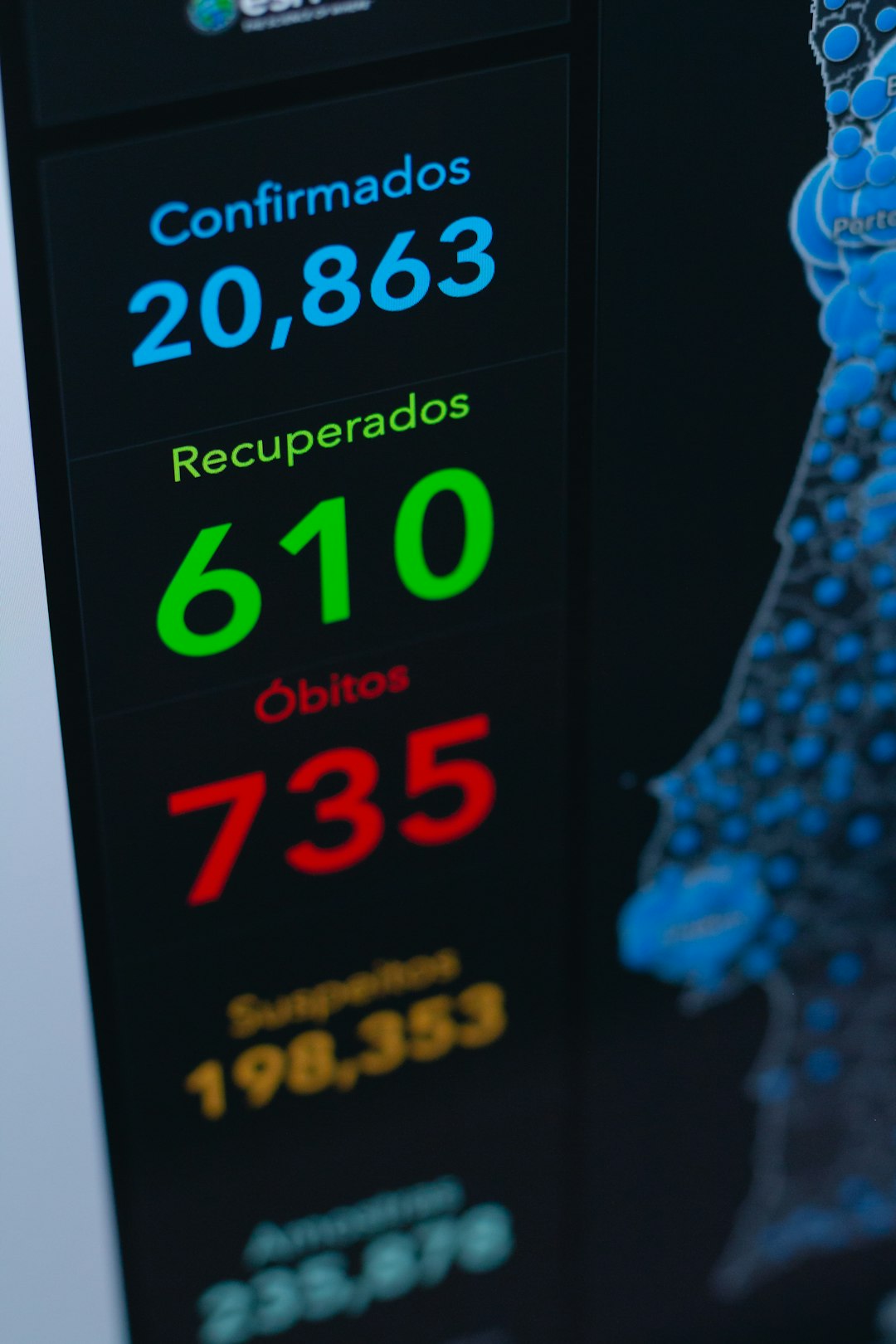 Direito Tributário: o que está em jogo em Infração 562-24: parar nos canteiros centrais ou divisores de pista de rolamento