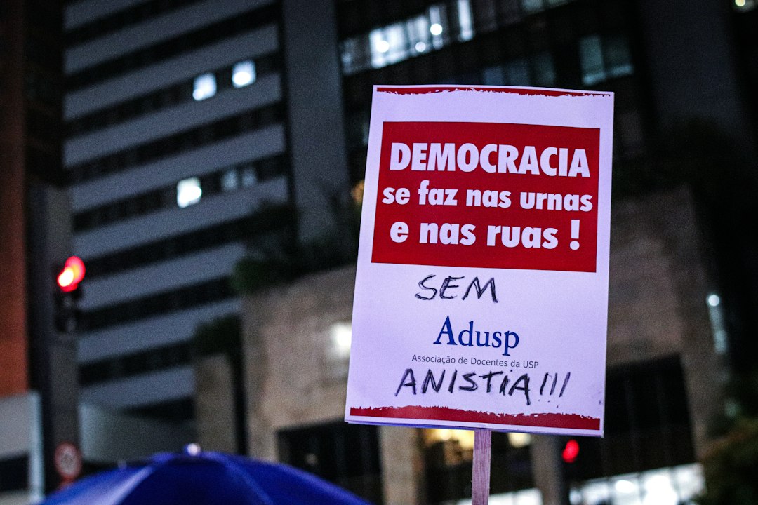 Direito e Administração Pública: o que está em jogo em Infração 692-03: deixar de registrar alteração de característica do veículo no prazo de 30 dias