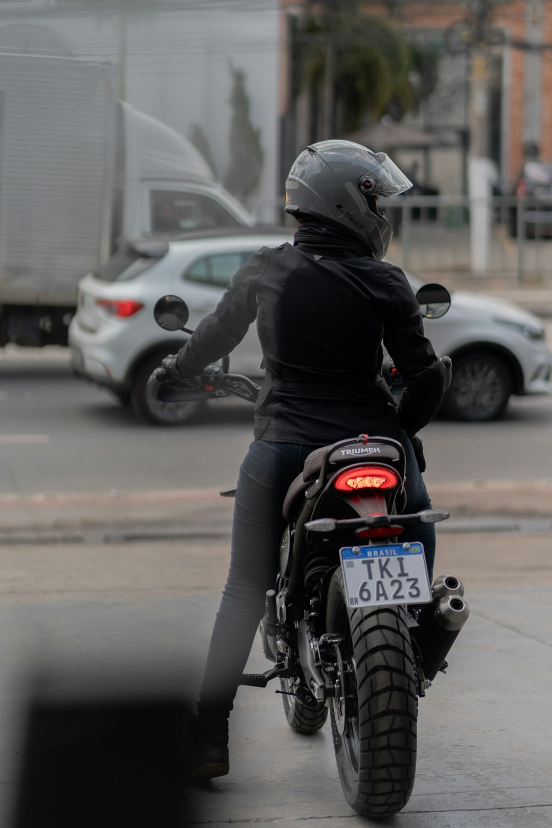 Direito Tributário: o que está em jogo em Infração 703-01: conduzir motocicleta, motoneta ou ciclomotor sem capacete de segurança