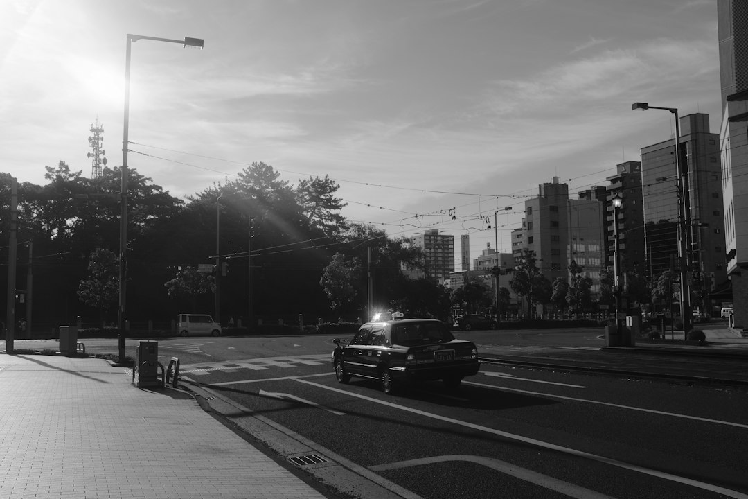 Jurisprudência e Instituições: o que está em jogo em Infração 668-80: conduzir veículo com registrador instantâneo inalterável de velocidade e tempo viciado ou defeituoso