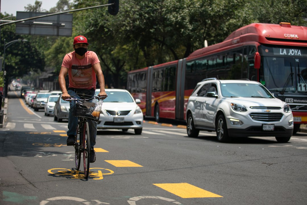 Direito Tributário: o que está em jogo em Infração 654-80: conduzir bicicleta em passeios onde não seja permitida a circulação