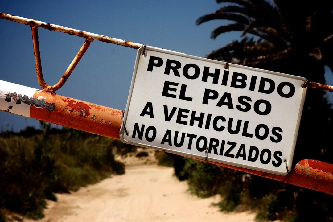 Direito Tributário: o que está em jogo em Infração 640-80: portar no veículo placas de identificação em desacordo com as especificações e modelos estabelecidos pelo CONTRAN