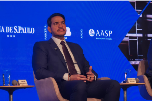 Jurisprudência e Instituições: o que está em jogo em AGU pede suspensão da decisão que afastou diretores da PF; Fachin dá 72h para Mendonça se manifestar