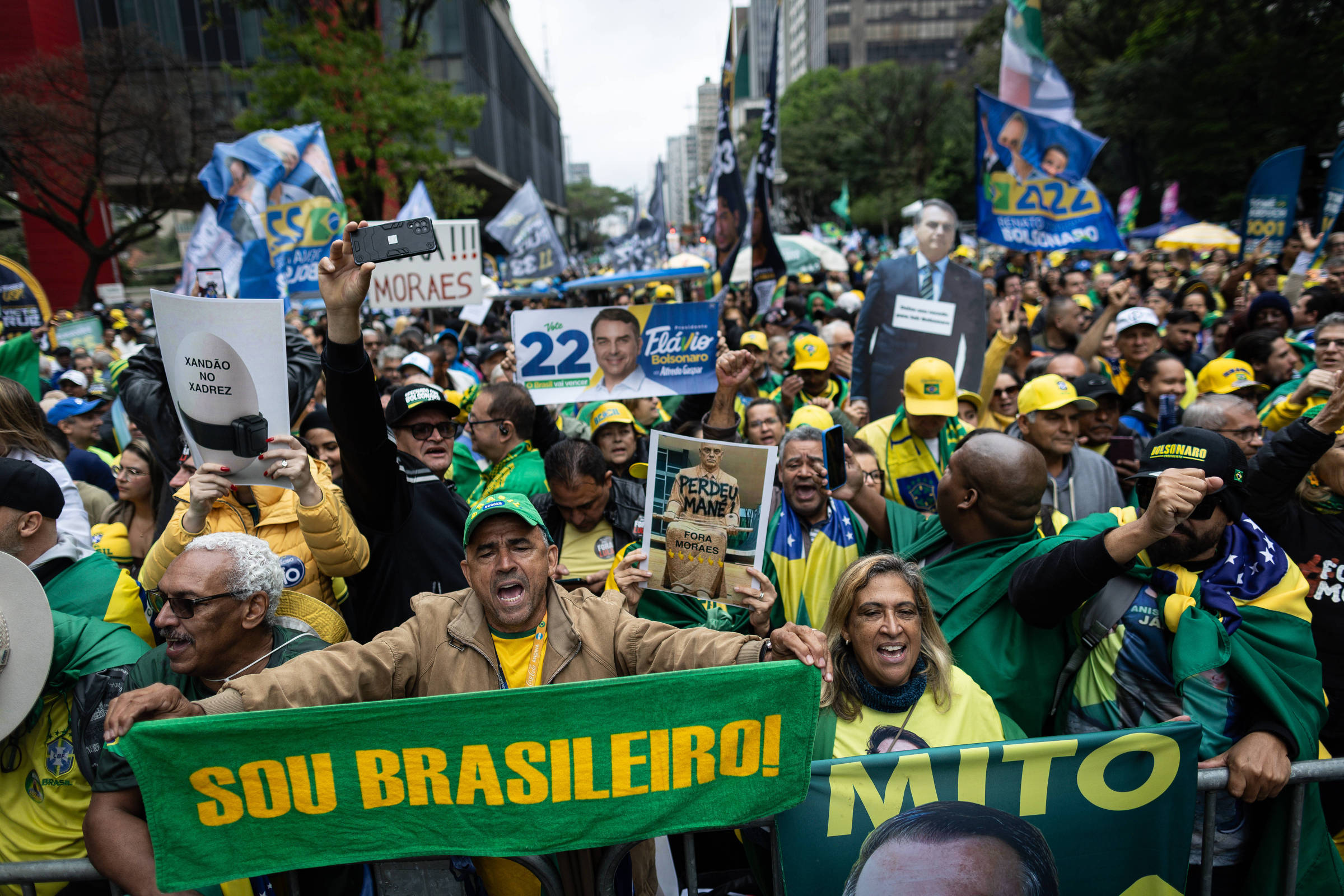 Direito Penal e Processo Penal: o que está em jogo em Bolsonaristas na Paulista entoam coro por Mendonça e pedem prisão de Moraes