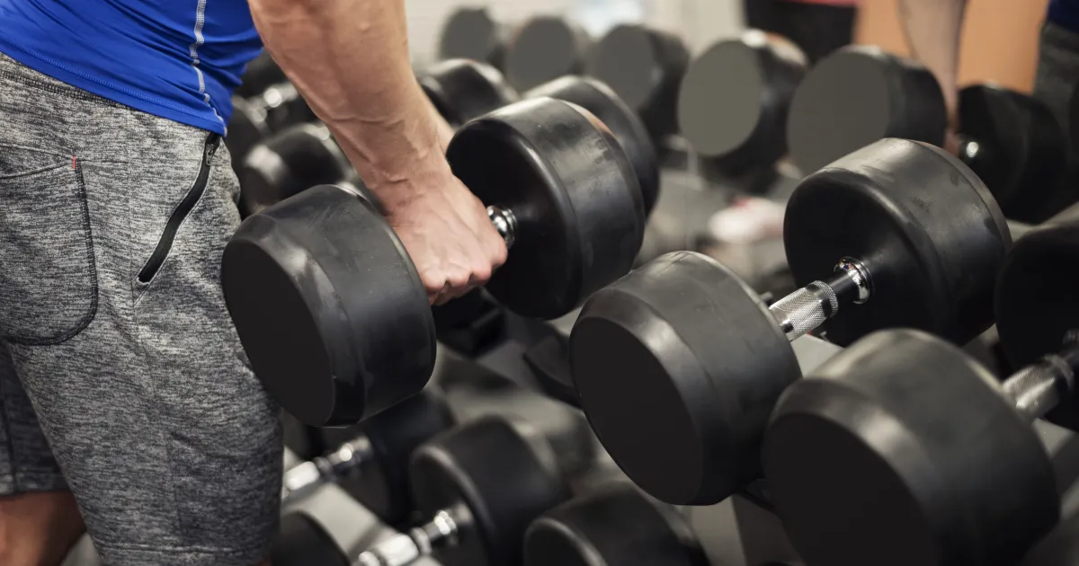 Braço direito mais forte que o esquerdo? Assimetria muscular chama atenção durante treinos