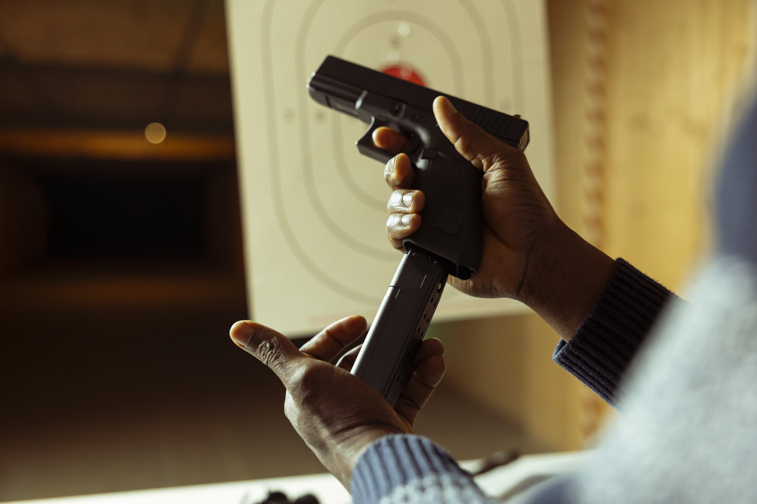 Direito Penal e Processo Penal: o que está em jogo em Civil responde por uso de documentos falsos para obter registro de arma de fogo