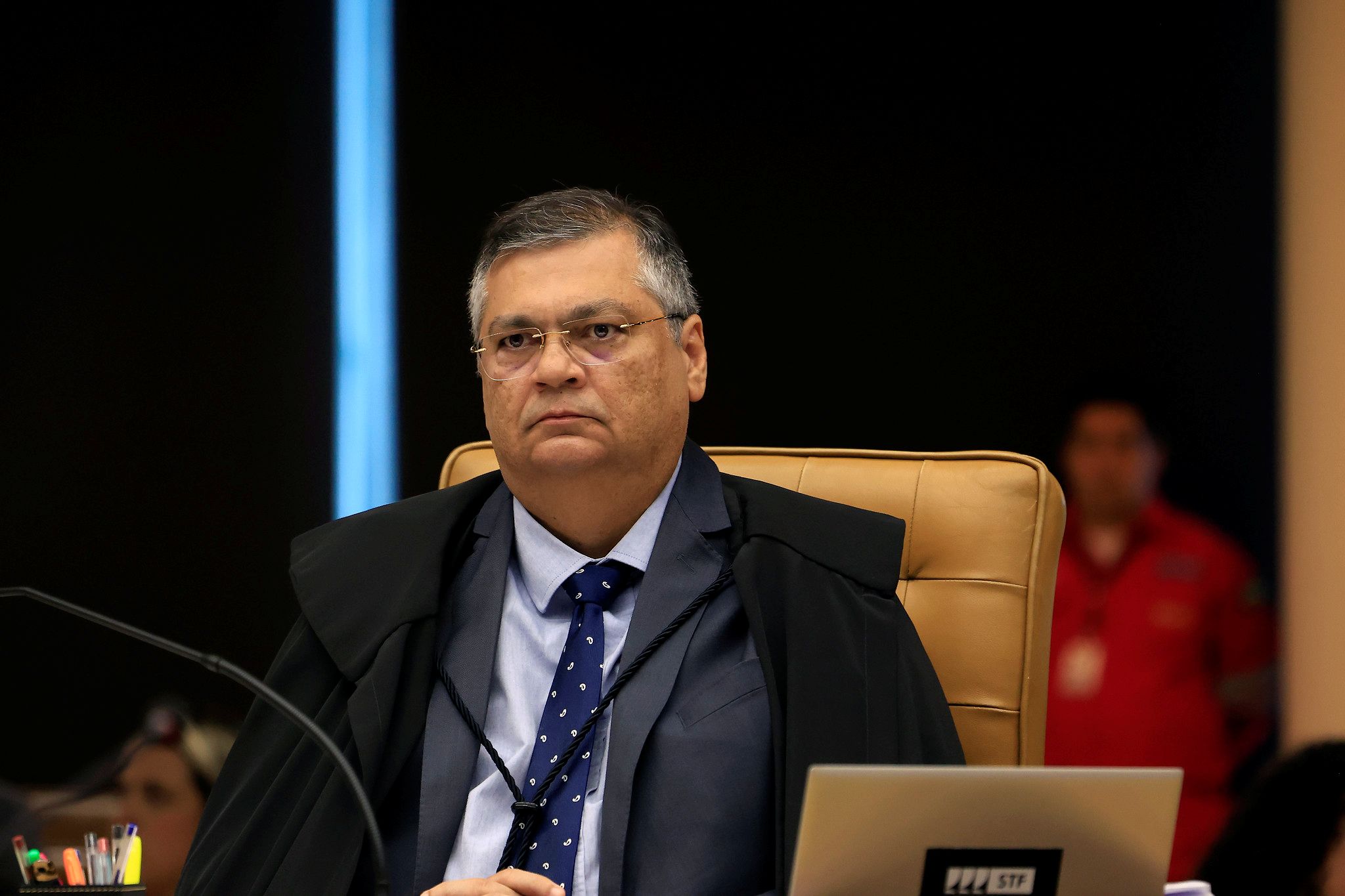 Dino oficia PF para investigar relação entre Master e cemitérios de São Paulo