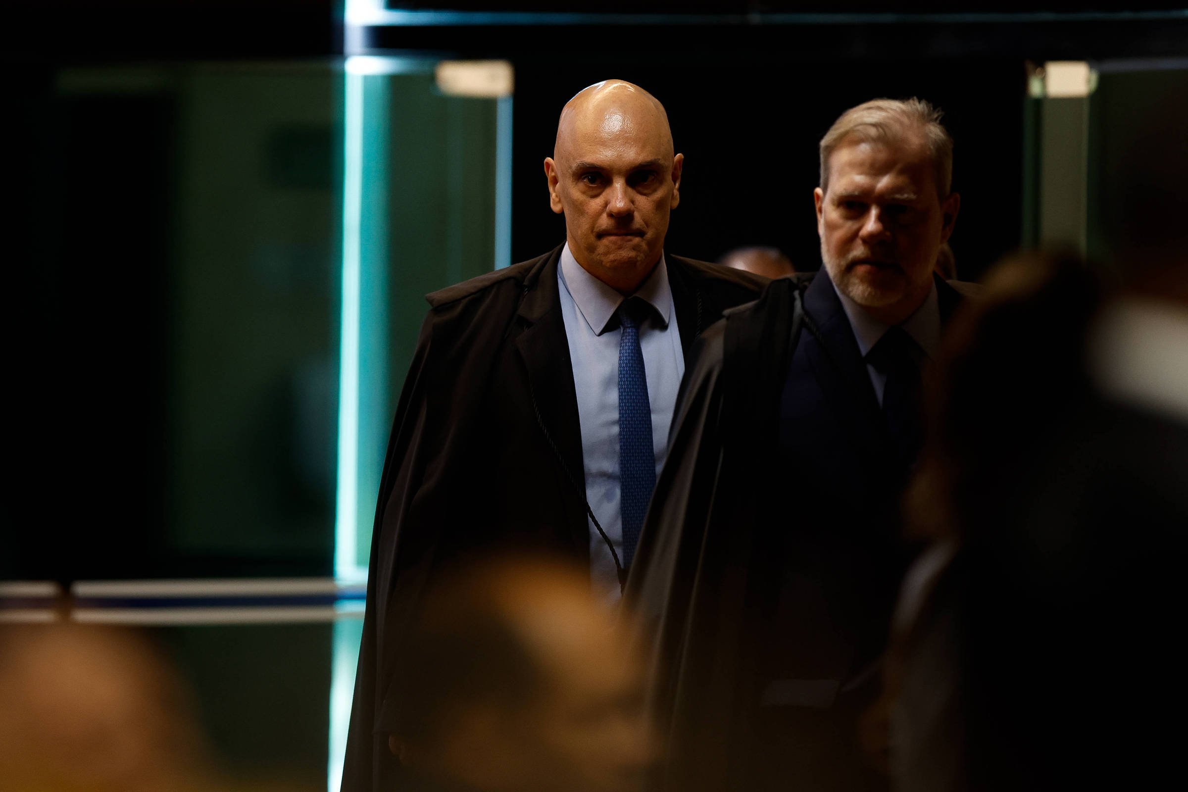 Jurisprudência e Instituições: o que está em jogo em Ex-presidentes do STF pedem ação de Fachin e falam em 'mais aguda crise' da corte