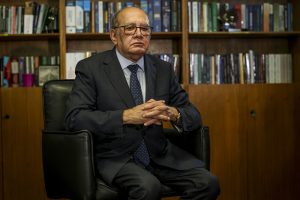 Jurisprudência e Instituições: o que está em jogo em Gilmar propõe proibir militares e agentes da PF em gabinetes de ministros do STF