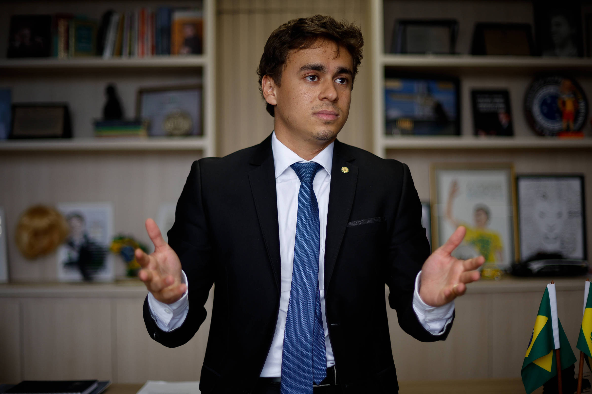 Política Institucional: o que está em jogo em Juiz diz que Nikolas não chamou Vorcaro de 'lindão' e determina retirada de notícia do ICL do ar