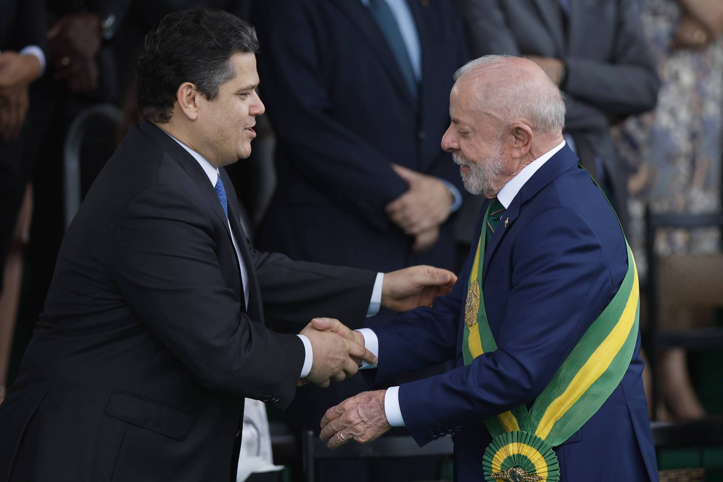 Jurisprudência e Instituições: o que está em jogo em Lula reúne Fachin, Alcolumbre e Motta em 7 de Setembro com gritos do público pelo fim da escala 6x1