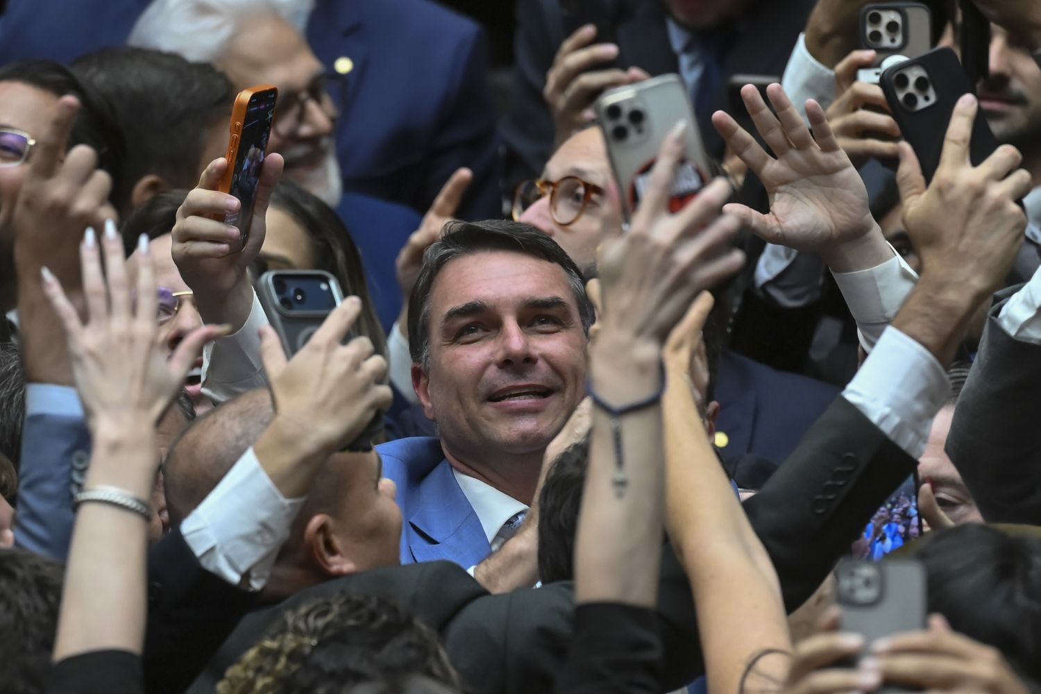 Política Institucional: o que está em jogo em JOTA Principal: Com dificuldades para atrair centrão, Flávio Bolsonaro mobiliza ala mais radical