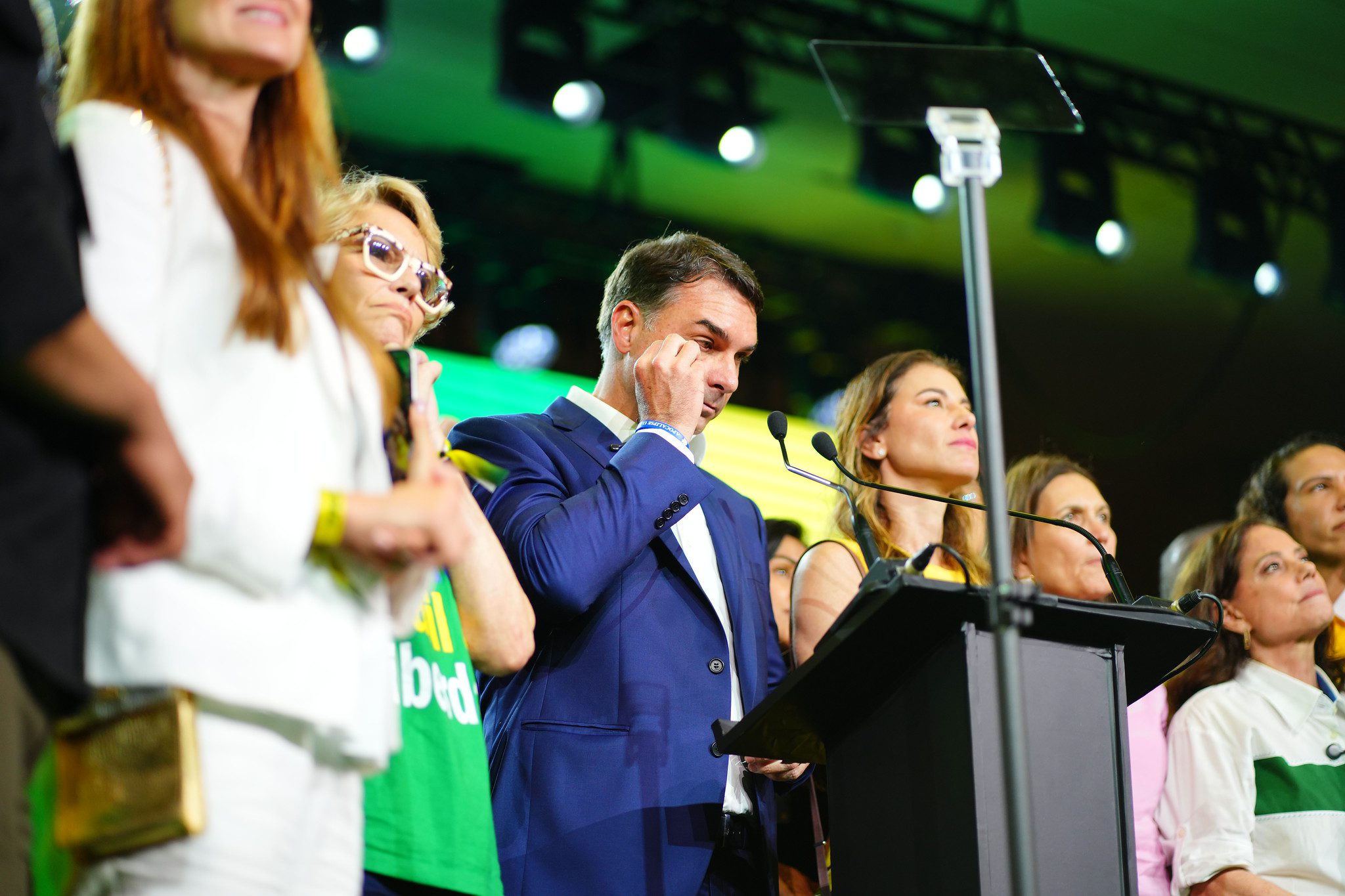 Jurisprudência e Instituições: o que está em jogo em Ao TSE, campanha de Flávio compara vídeo de IA de Bolsonaro a caricatura e fantoches