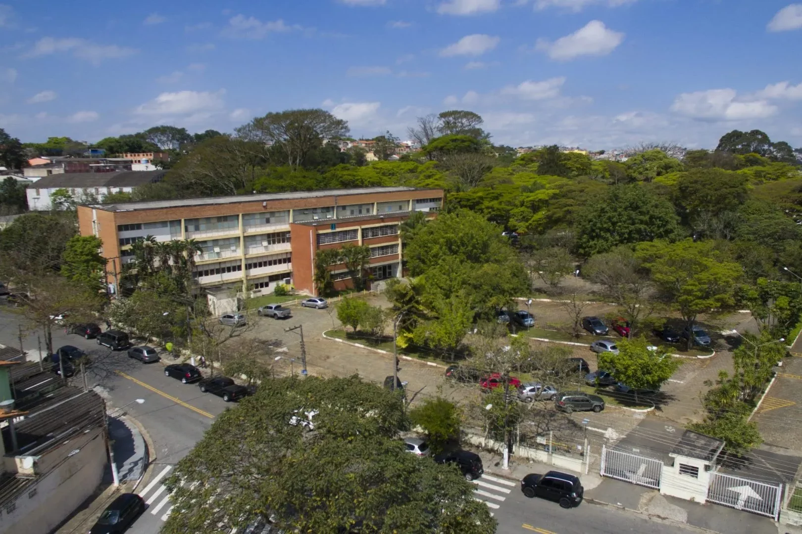Jurisprudência e Instituições: o que está em jogo em Curso de Medicina é alvo de ações por reprovação controversa de alunos