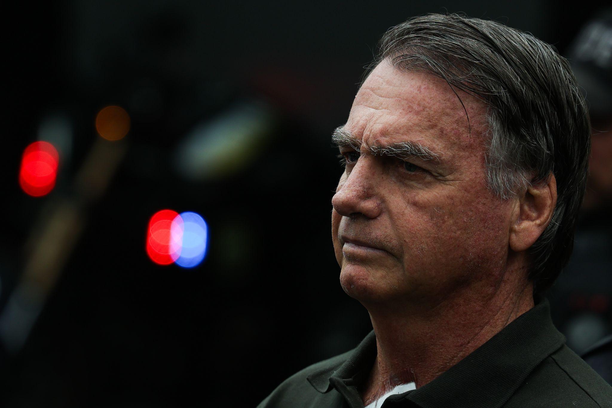 Jurisprudência e Instituições: o que está em jogo em Moraes manda Bolsonaro explicar por que mantinha arma em casa