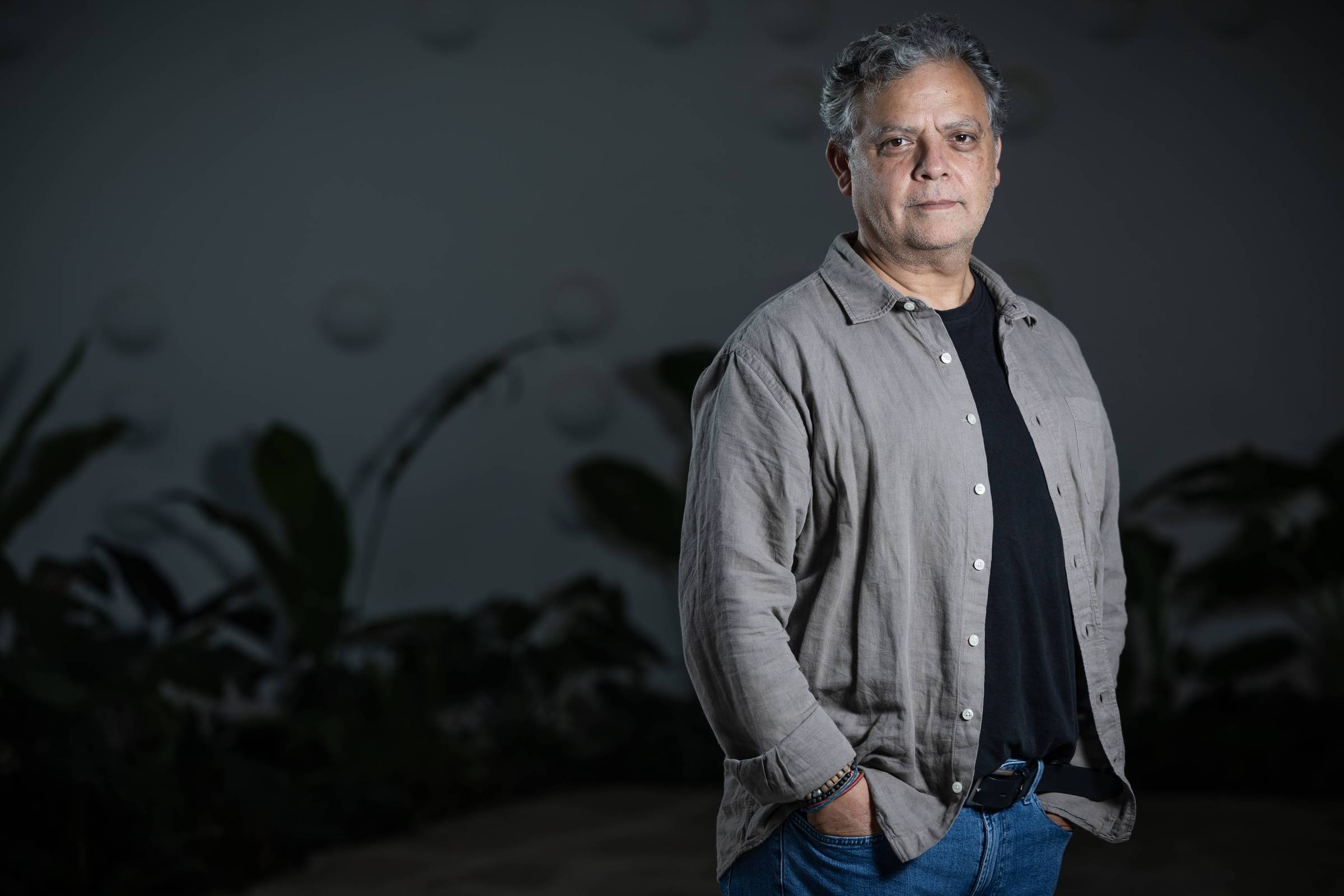 Política Institucional: o que está em jogo em Preocupa ver candidatos no Brasil oferecerem modelo Bukele como solução, diz jornalista que precisou deixar El Salvador