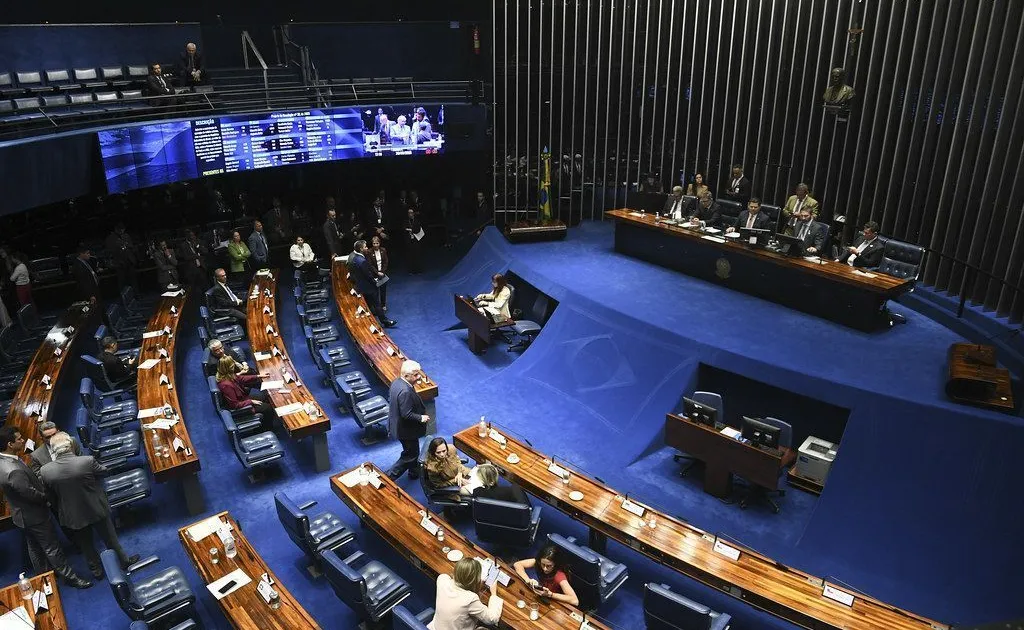 Política Institucional: o que está em jogo em Quem são os candidatos ao Senado Federal por Goiás em 2026