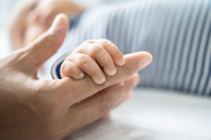 Relator no STF vota por unificar licença-maternidade de mães biológicas e adotivas