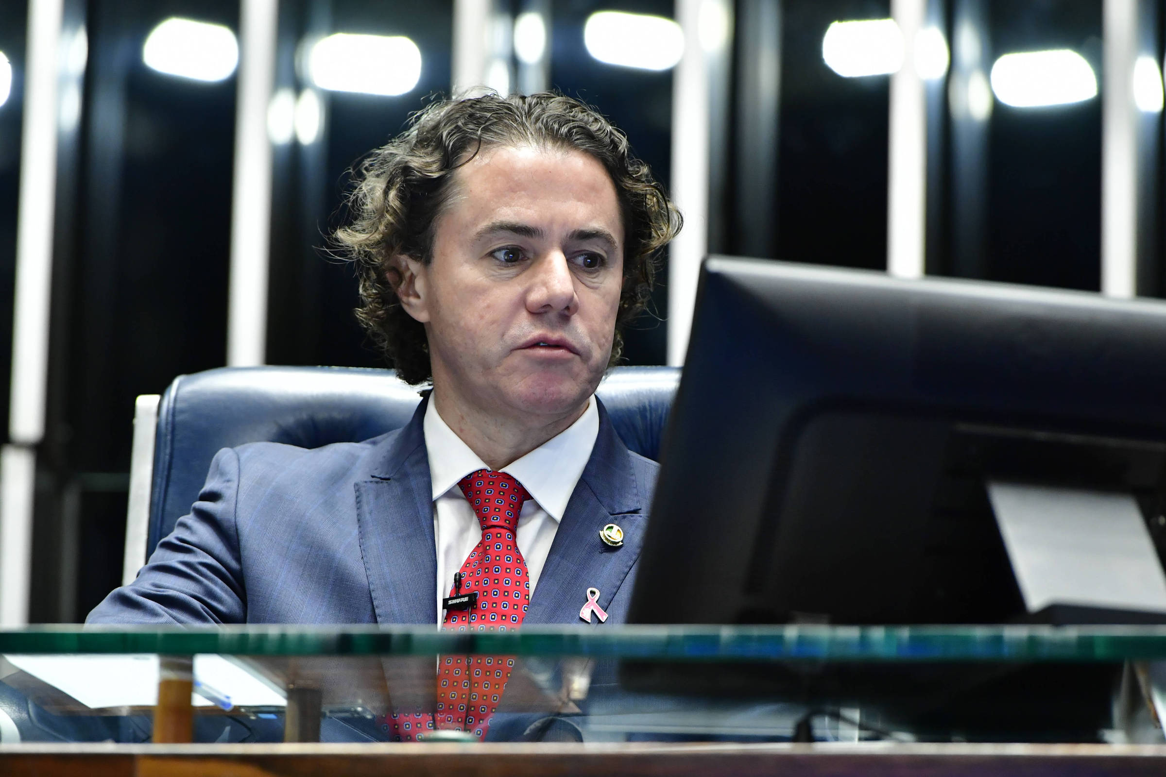 Política Institucional: o que está em jogo em Senador envia R$ 210 milhões em emendas a obra que contratou empresas de ex-funcionário na Paraíba