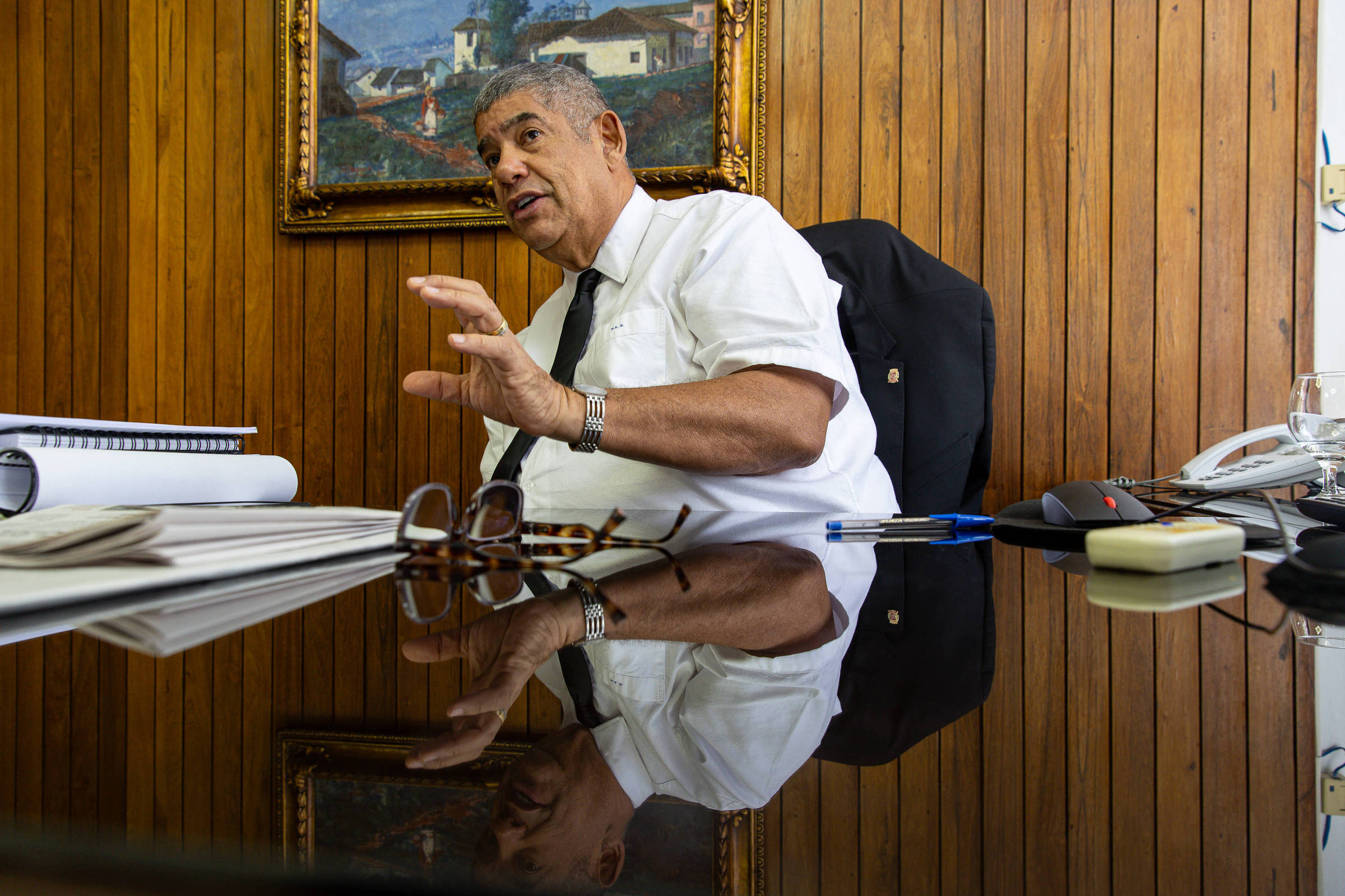 Sob mandado de prisão, Milton Leite mantém influência na Prefeitura de SP