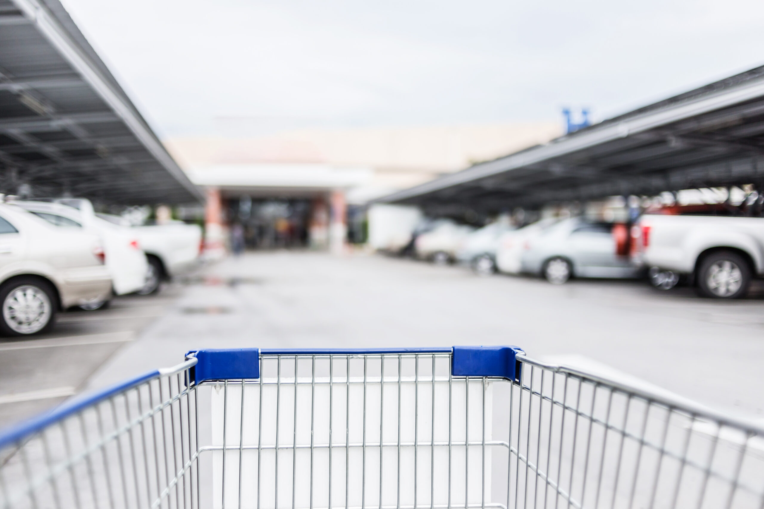 Supermercado tem dever de indenizar cliente sequestrado em estacionamento
